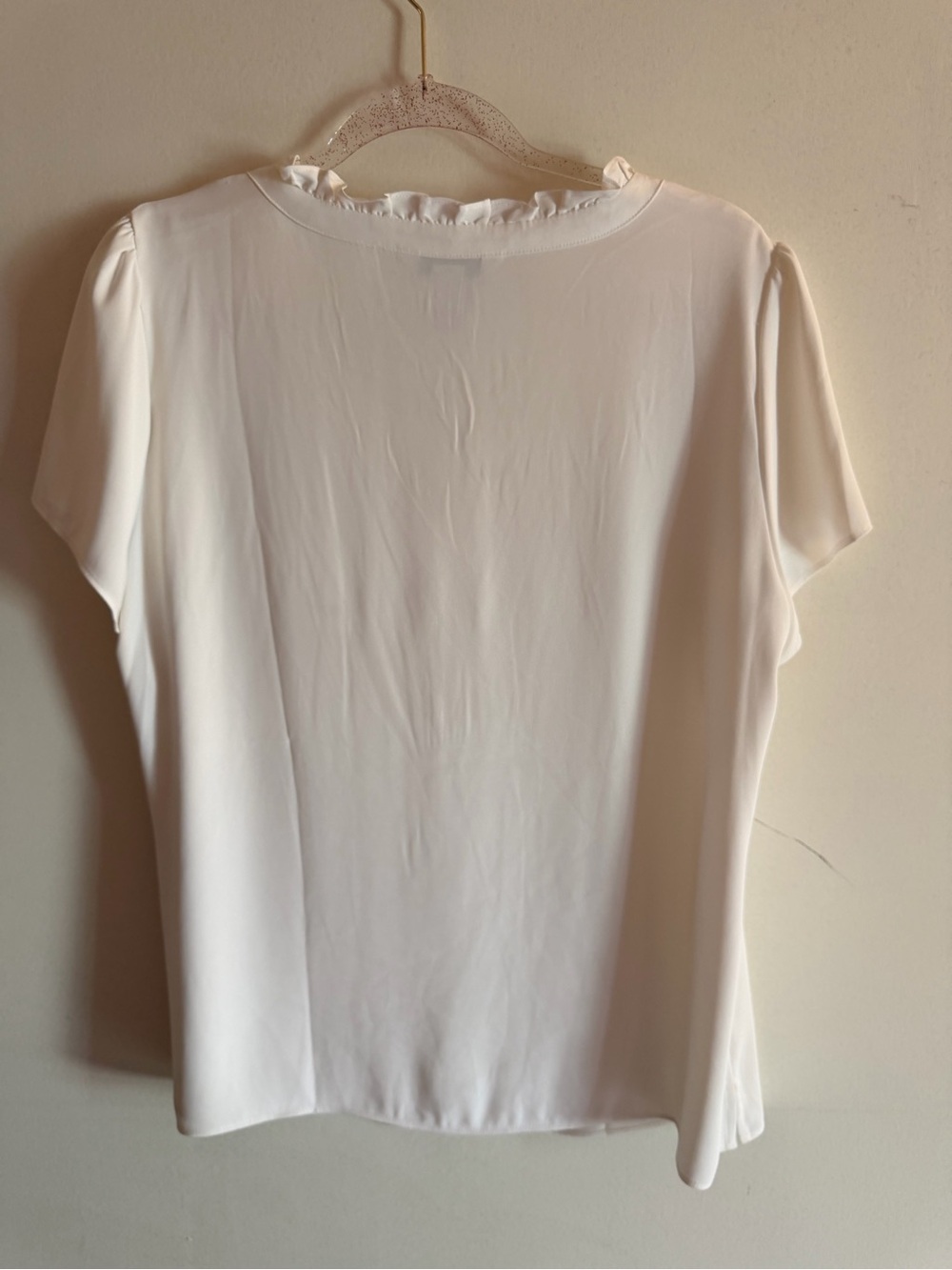 White House Black Market Cream Ruffle V-Neck Button-Trim Blouse - Picture 5 of 6